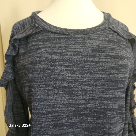 T81 August Silk stylish Heather Blue knit top with ruffly long sleeves Size L - Picture 2 of 11